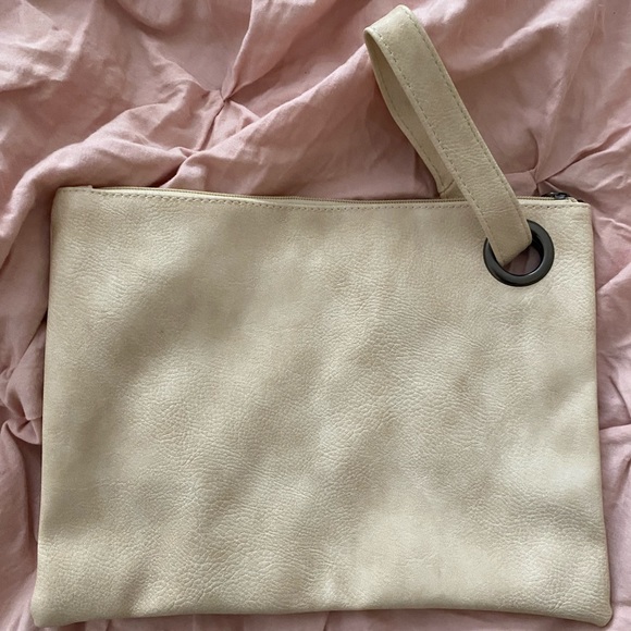 Clutch - Picture 2 of 3